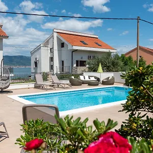 Brico - Heated Pool Trogir